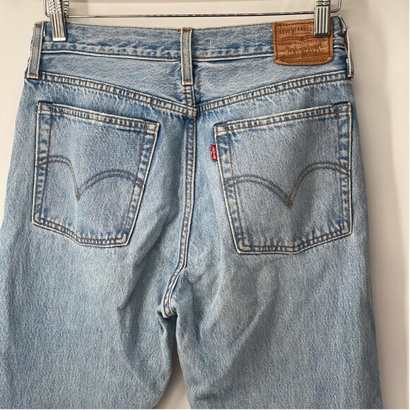 Levi’s wedgie straight jeans distressed denim flame crocheted detail y2k  sz 29 - Picture 11 of 15